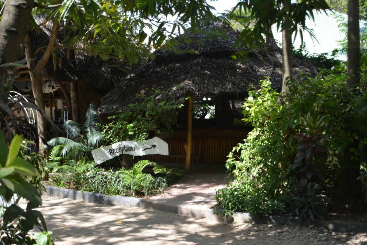 Triniti Oysterbay Dar es Salaam Exterior foto